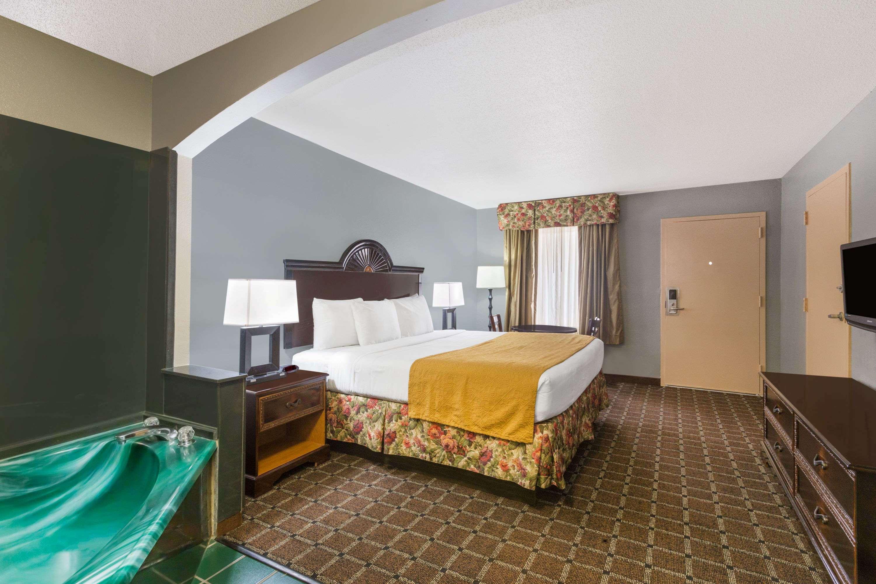 Hotel Baymont By Wyndham Mobile/tillmans Corner 2*