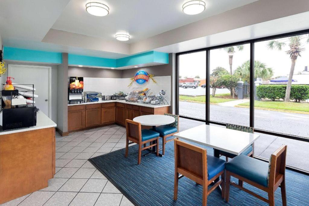 Hotel Baymont By Wyndham Mobile/tillmans Corner
