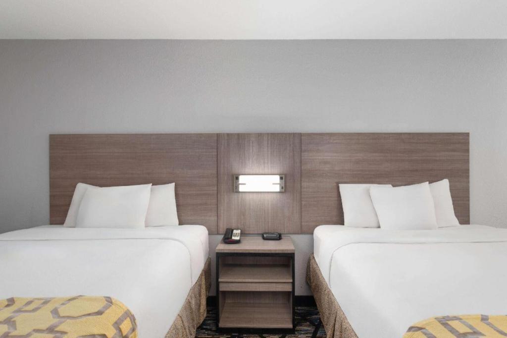 Hotel Baymont By Wyndham Mobile/tillmans Corner