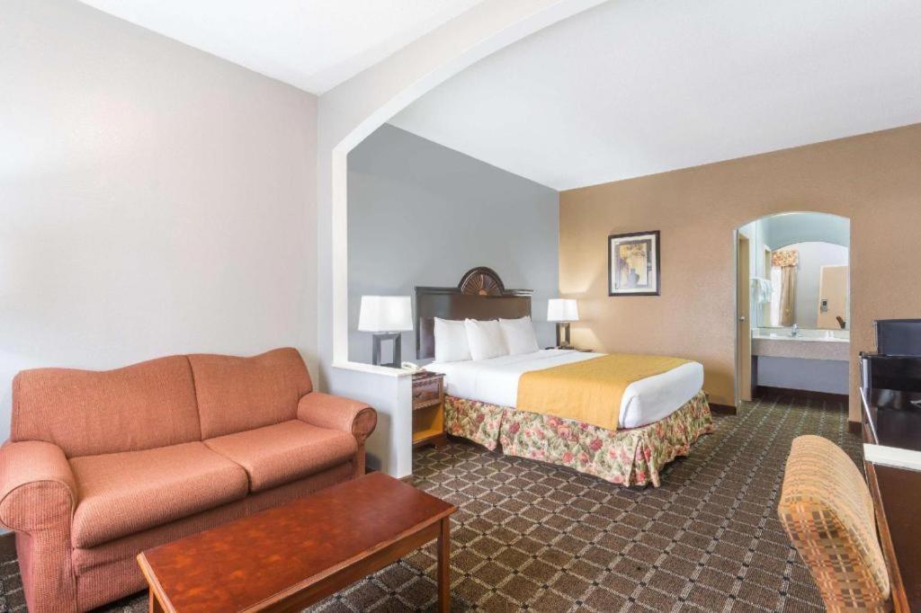 Hotel Baymont By Wyndham Mobile/tillmans Corner