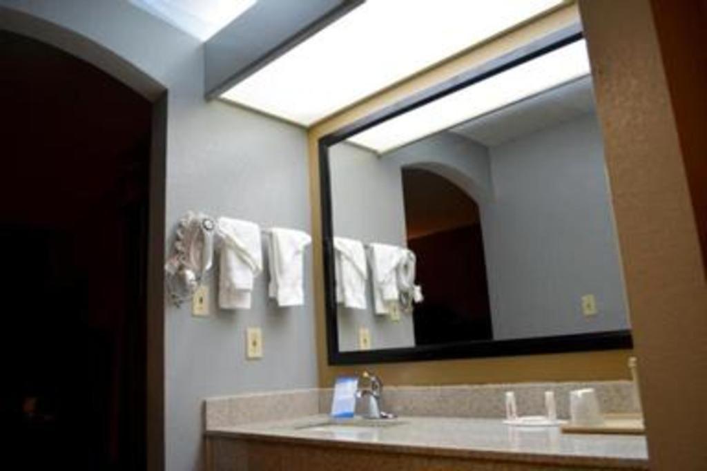 Baymont By Wyndham Mobile/tillmans Corner Hotel 2*