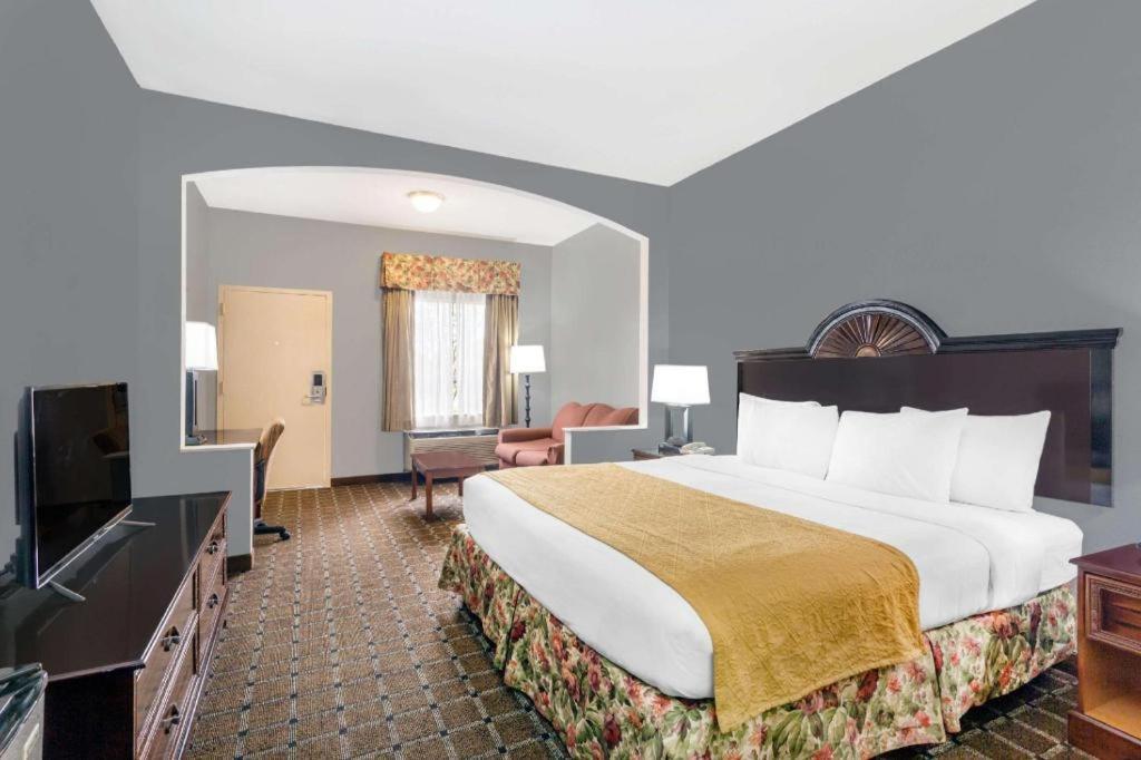 Hotel Baymont By Wyndham Mobile/tillmans Corner