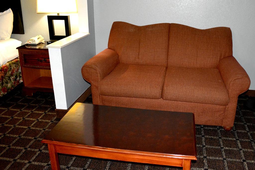 Hotel Baymont By Wyndham Mobile/tillmans Corner