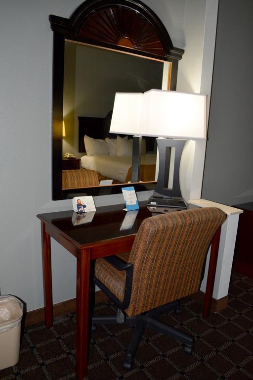 Baymont By Wyndham Mobile/tillmans Corner Hotel 2*